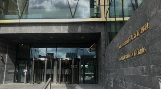 中央银行对前RSA爱尔兰首席财务官处以7万欧元的罚款