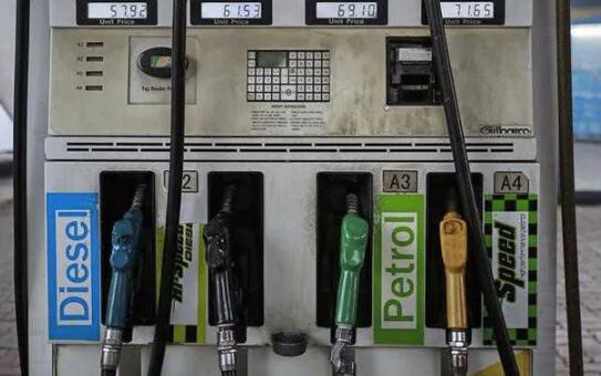 汽油和柴油在德里的价格升至每升80卢比以上