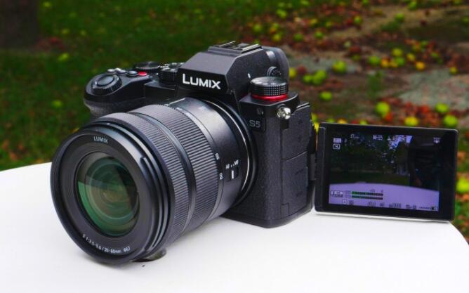松下Lumix S5评测：较小的包装中令人难以置信的视频功能